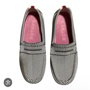 New w/o tags or box Rothy’s The Daily Driver; Size 8